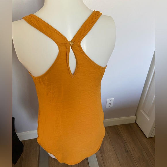 Beautiful yellow cami 💛 - Picture 3 of 4